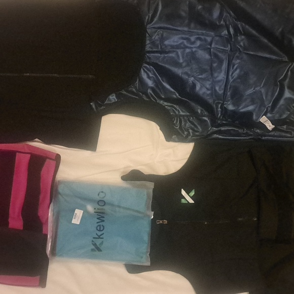 Closet clearance - Picture 7 of 7